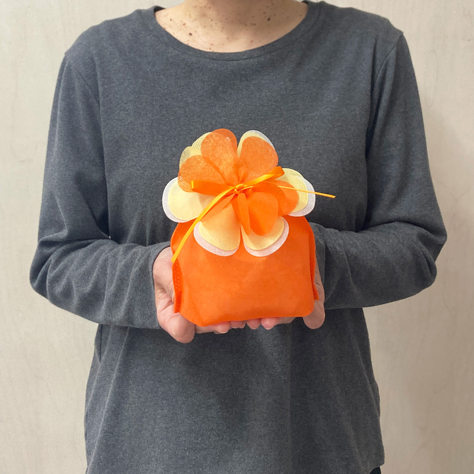 ブルーミング巾着　小　 20枚入～｜ラッピング資材の仕入れならラッピングの森｜俯瞰から見た画像